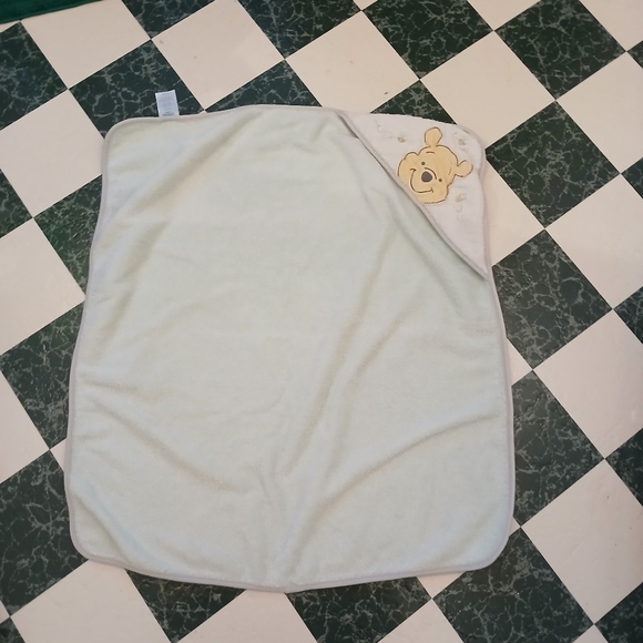 Disney Winnie The Pooh Hooded Towel - Picture 14 of 16